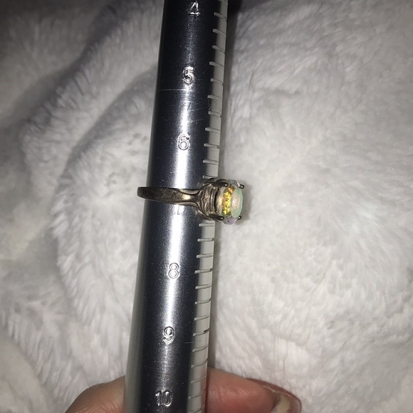 Iridescent crystal set in sterling silver ring with whale tail bezel - Picture 4 of 4